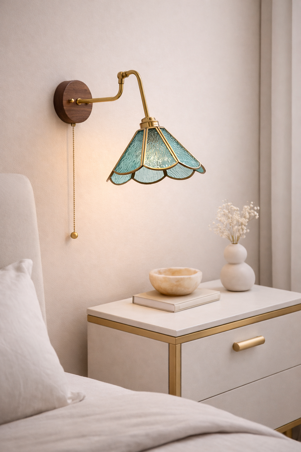 Green Retro wall light fixture, pull chain wall lamp at bedside